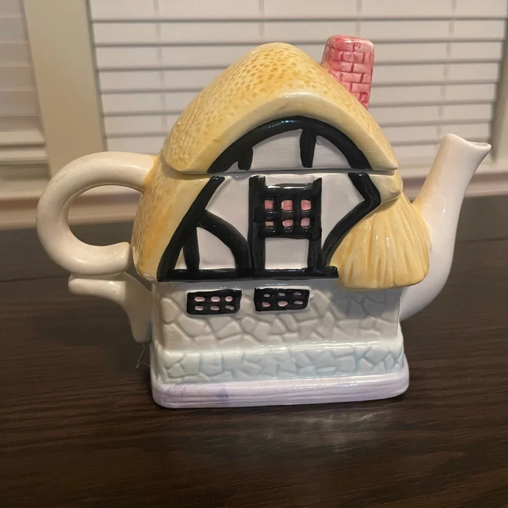 Vintage Houston Harvest Ceramic Cottage Teapot